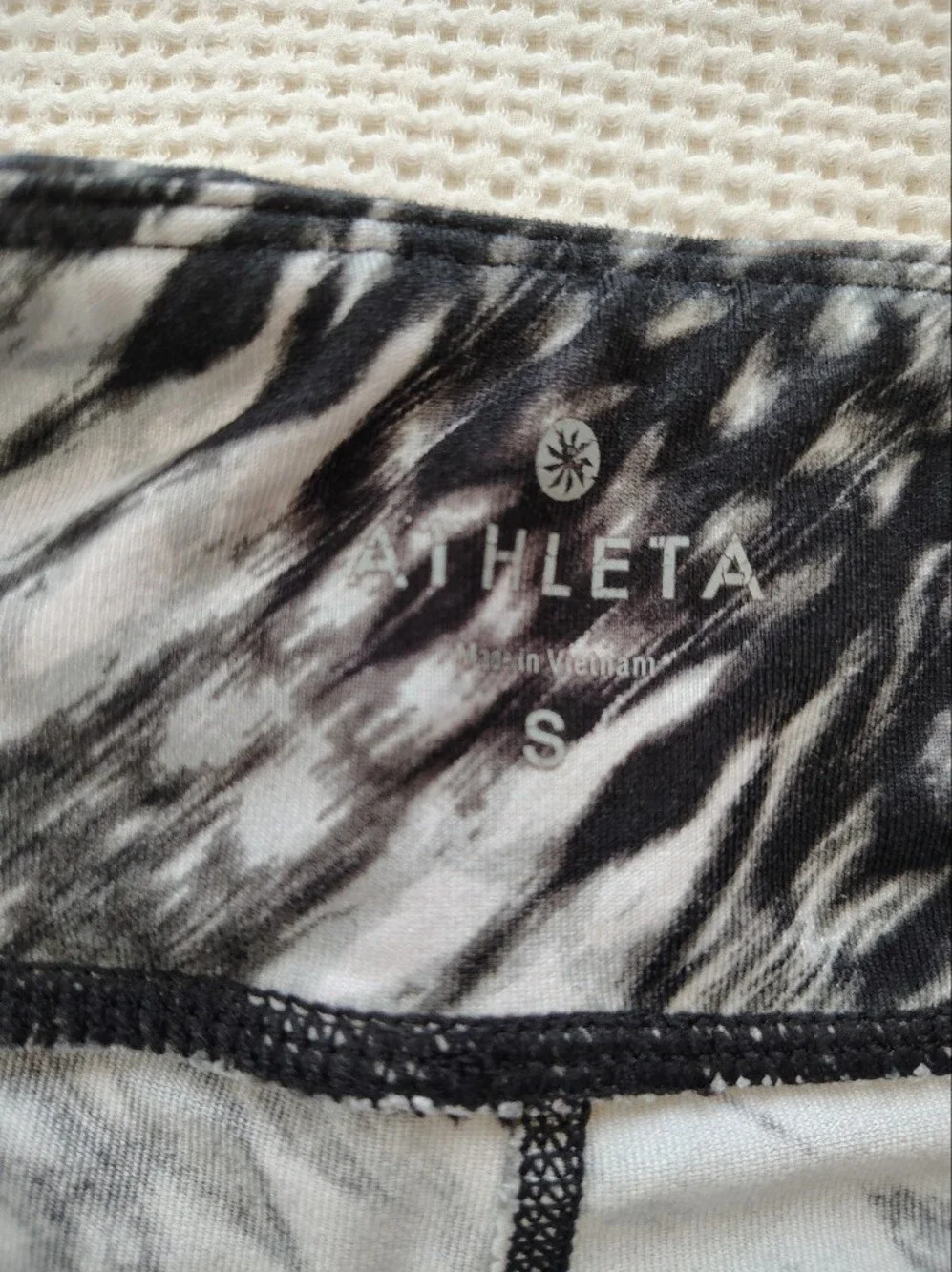Athleta Black & White Abstract Pattern Athletic Shorts